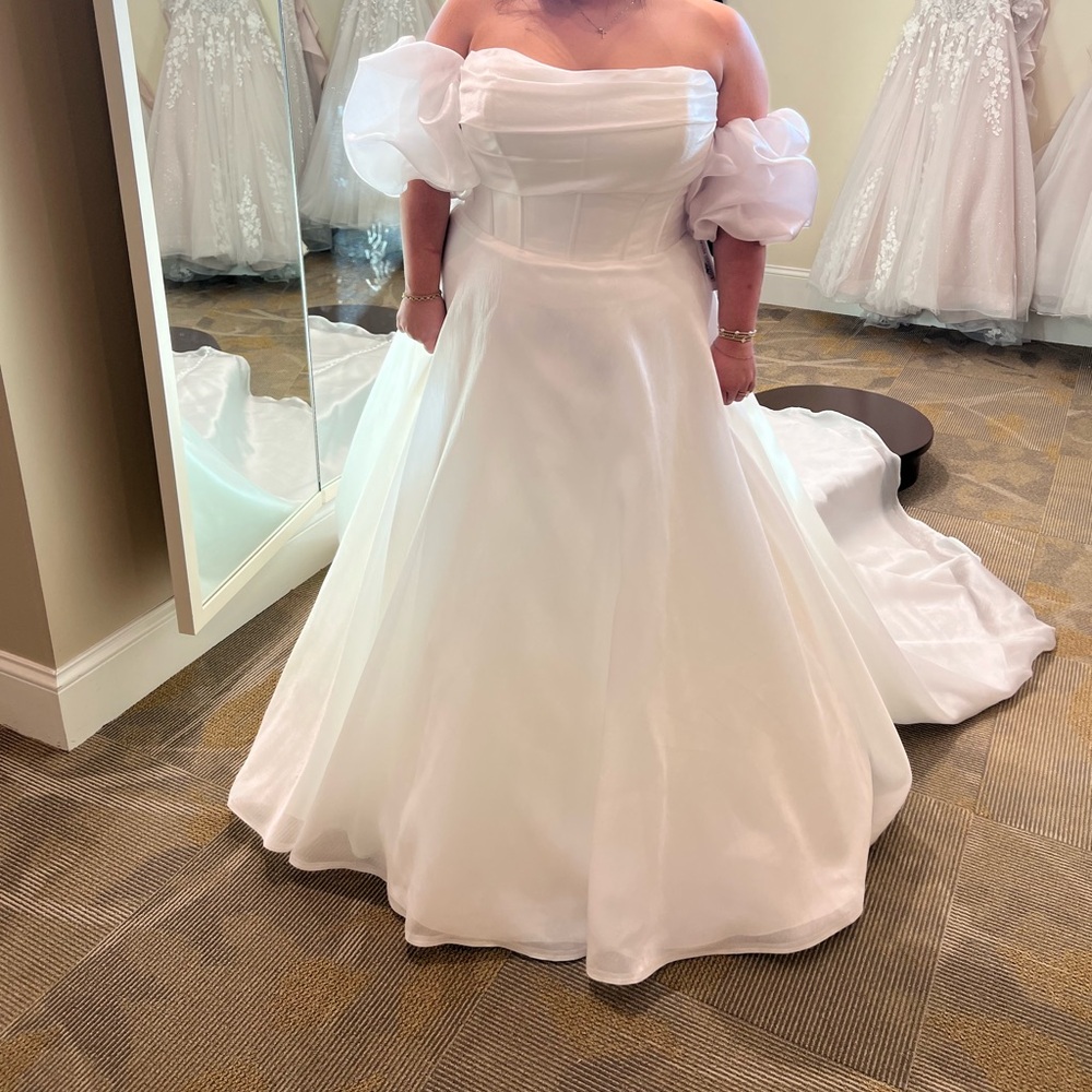 Chic Off-Shoulder White Wedding Gown